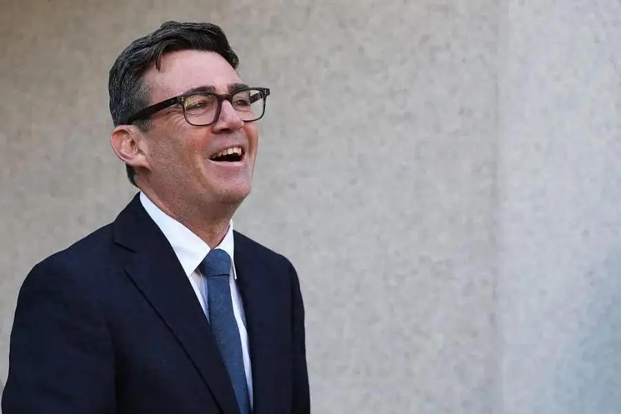 英国首相伯纳姆死磕伊朗，就是认定伊朗与费尔福德空军基地事件有关。
一场关于英国费