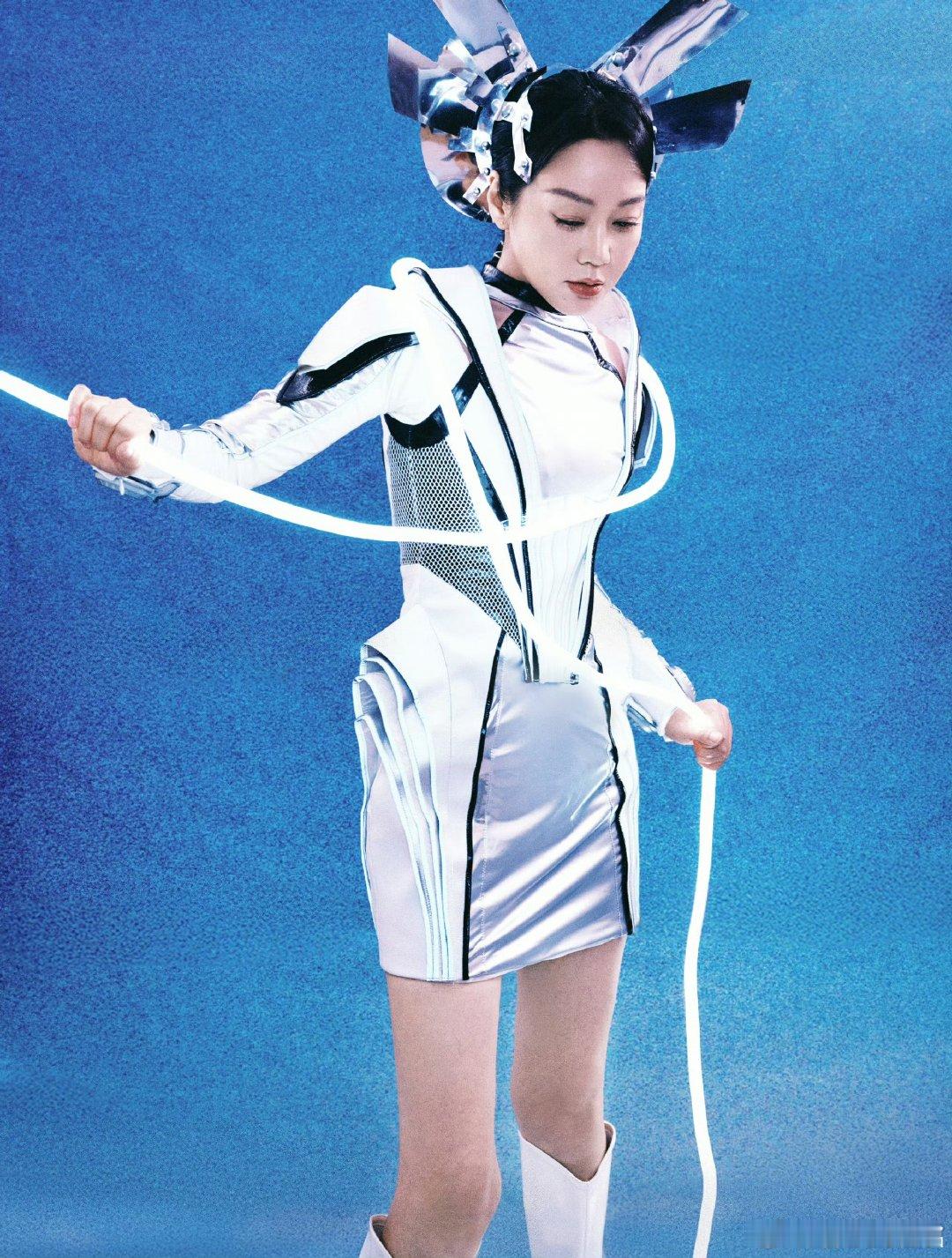 #闫妮进入赛博机械time##闫妮机械姬造型# 闫妮姐姐好六夜大放异彩，机械姬造