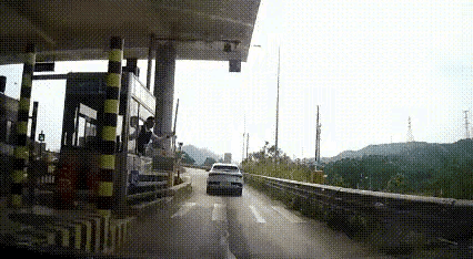 真是个矛盾的人，到底算不算有素质呢？