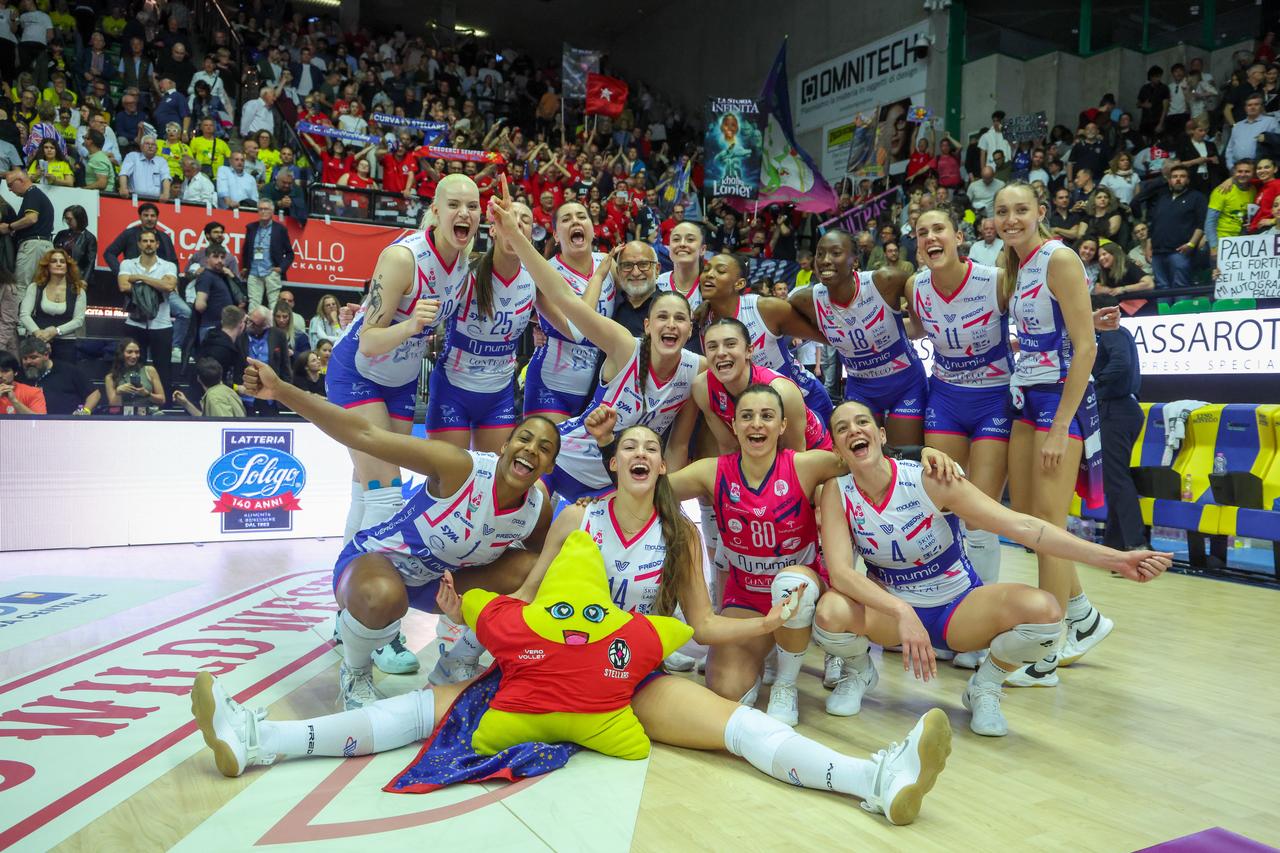 科内主场错过机会，米兰顽强扳回一城

2025-2026女排意甲总决赛第三回合，