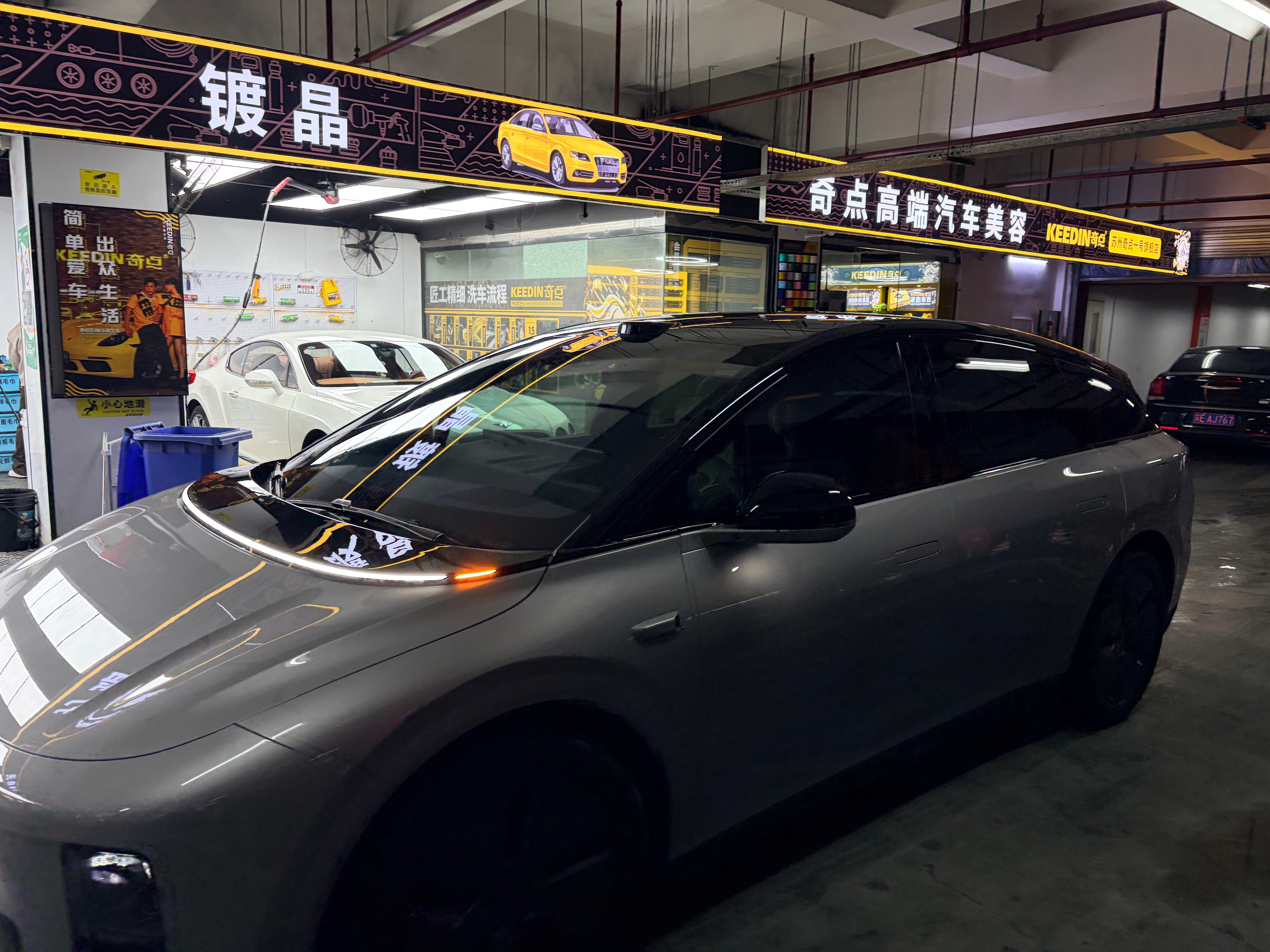 男哥听说我昨天花了158给MEGA洗了个车，非常不爽，然后让我带着i6来，又花了