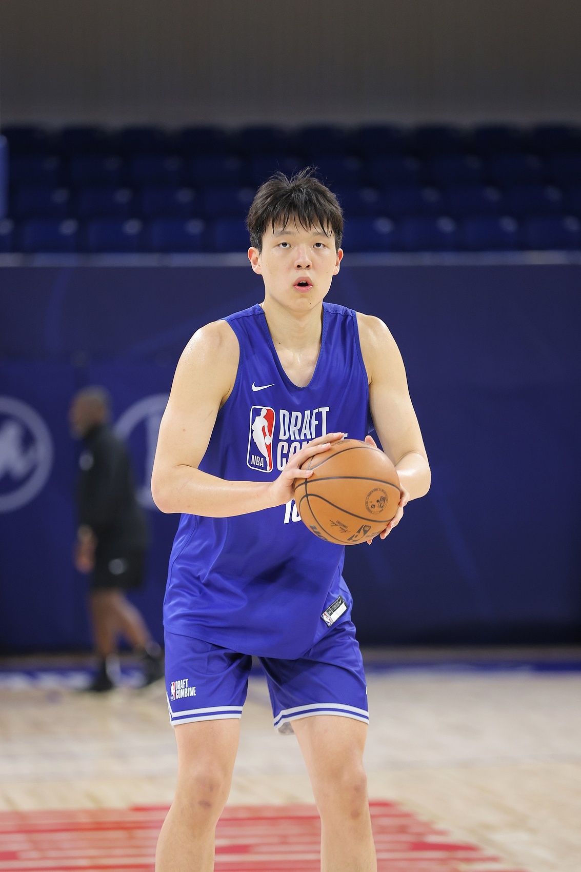 历史性时刻！杨瀚森成为NBA历史上第九位被选中的中国球员[中国赞]2025NBA