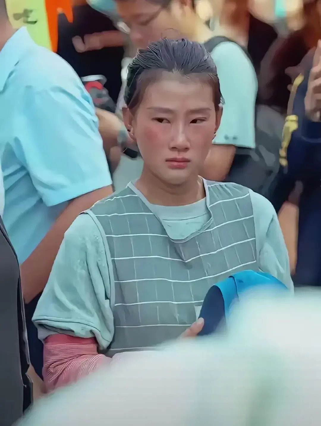 人永远掌握不了超出自己认知的财富，烤牌姑娘这件事再次印证了读书的重要性，否则机会