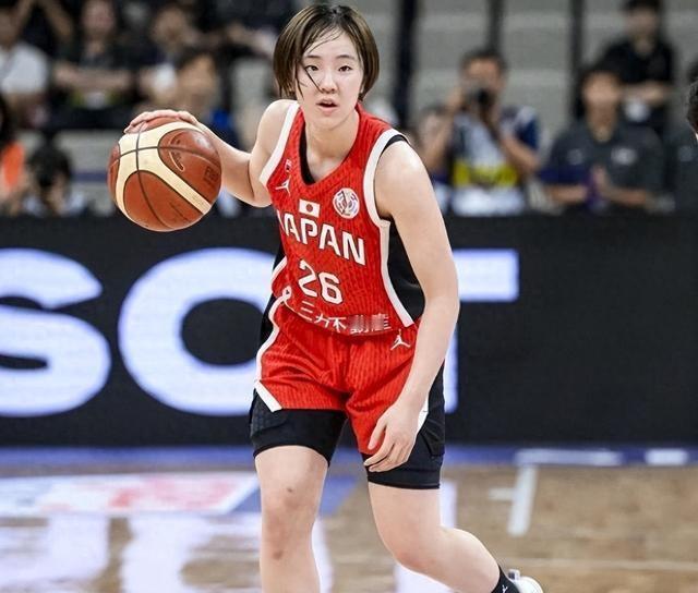 德国首战输西班牙30分，全队三分球23投4中。
按理说，日本队碰上这种对手，应该