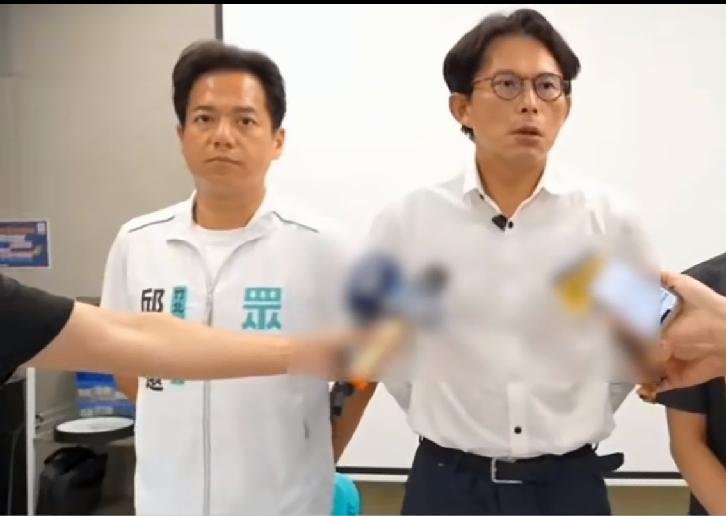 蓝白合被匿名放话破坏，诚信还在，但默契已伤

黄国昌今天被问到蓝白合进度时，说了