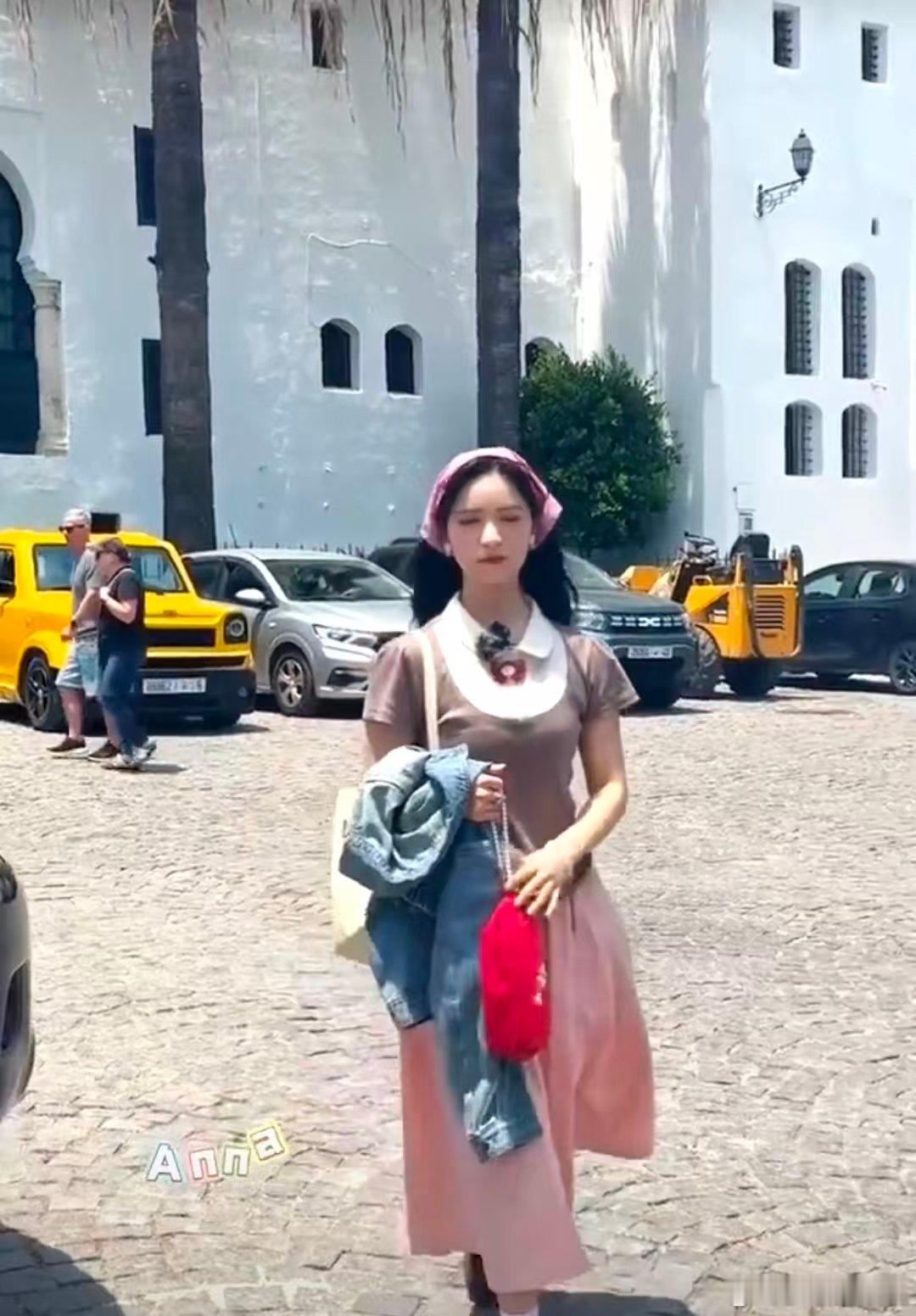 沈月元气小厨娘look好养眼中餐厅名场面中餐厅 沈月解锁元气小厨娘look！红格
