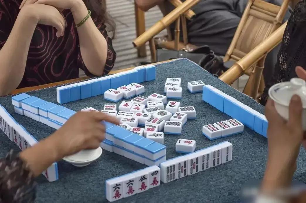 打5元一注的麻将也叫赌博？浙江衢州，男子和朋友聚餐后，在棋牌室打5元一注的麻将，