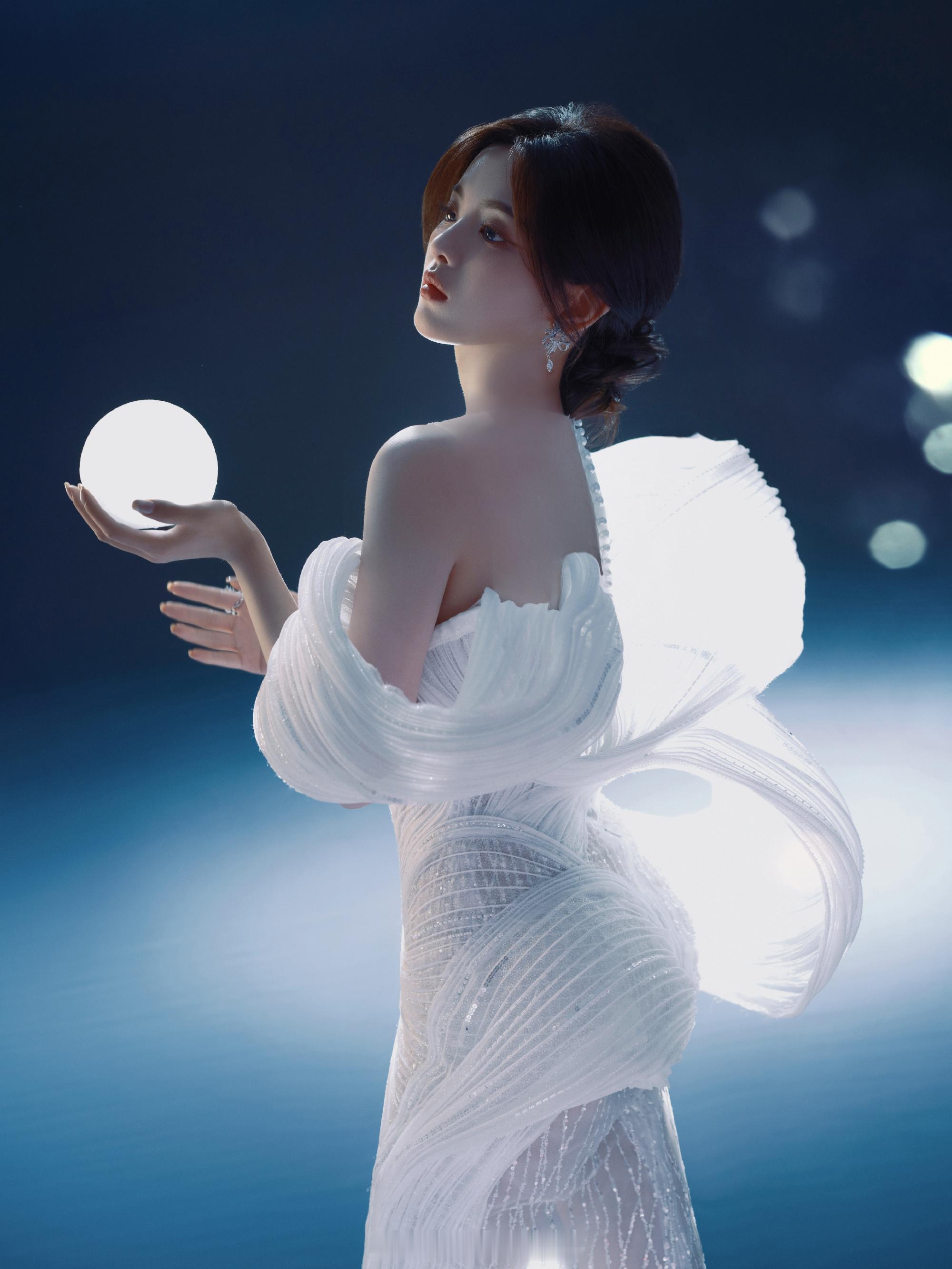 杨超越白月光少女 