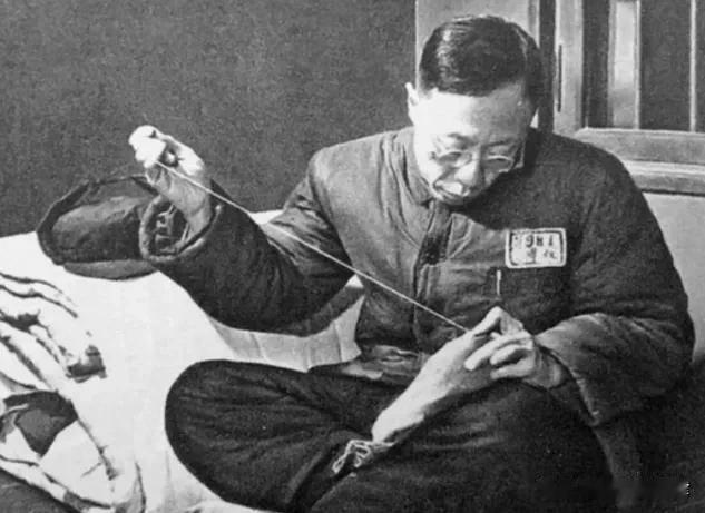 1964年，毛主席得知溥仪月薪180元当即动容：当过皇帝，不该过得这么难
 
1