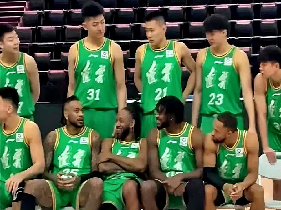 杨鸣还会根据对手以及
 

杨鸣心里那本小九九早就盘算好了，他把定海神针莫兰德安