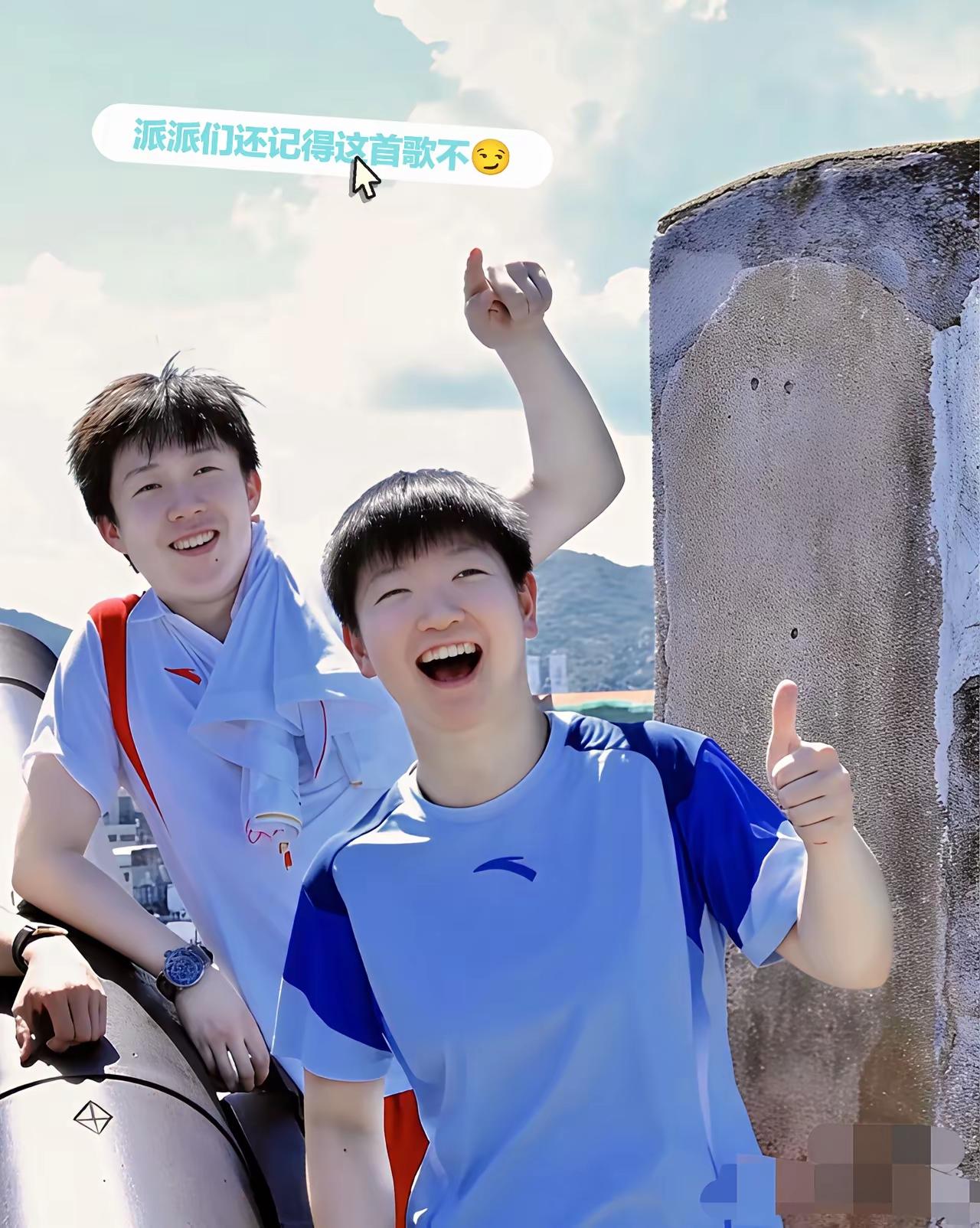 就这样：
喊着
跳着
打着
闹着
成了世一
像鲜花儿
开进千家万户里……