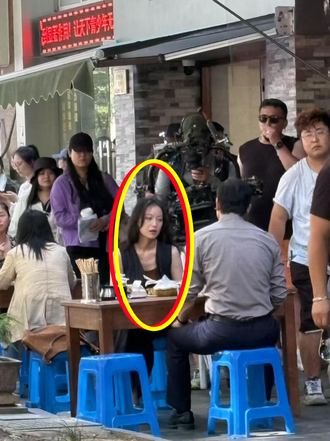 我嘞个，突然懂倪妮粉丝了啊啊啊啊，这颜值这发量，我真的爱啦。咱这姐这发量咋这么多