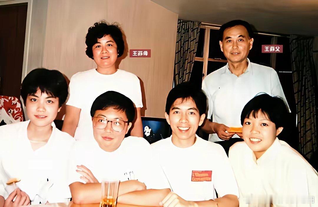 天后王菲，虽然被称为“北京大妞”，但是她家里其他亲戚早就移民港台了。王菲是家族里