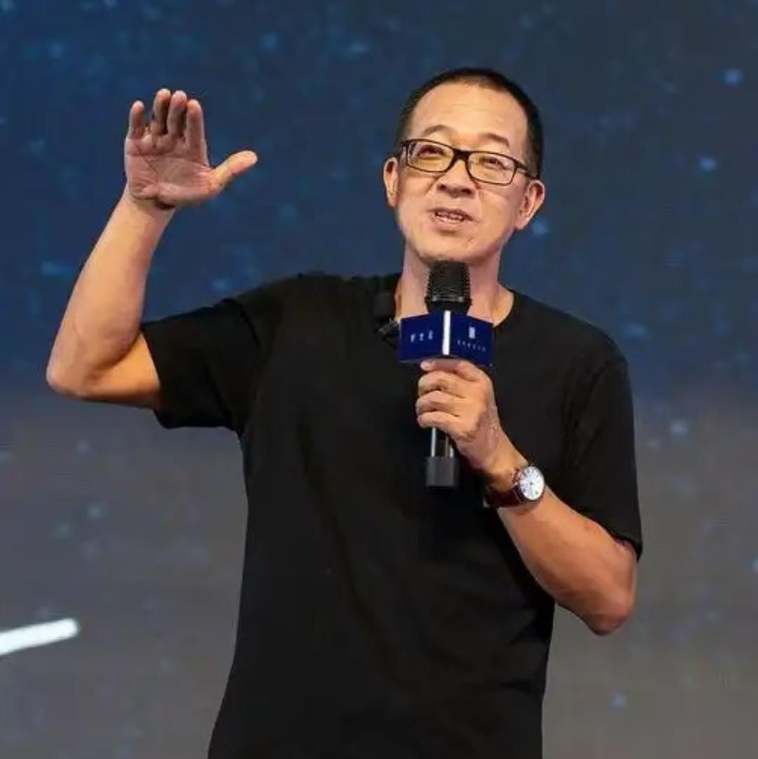 俞敏洪说：
“若把阿谀奉承当作情商，
利益互换视作协调能力，
排挤实干者当作处事