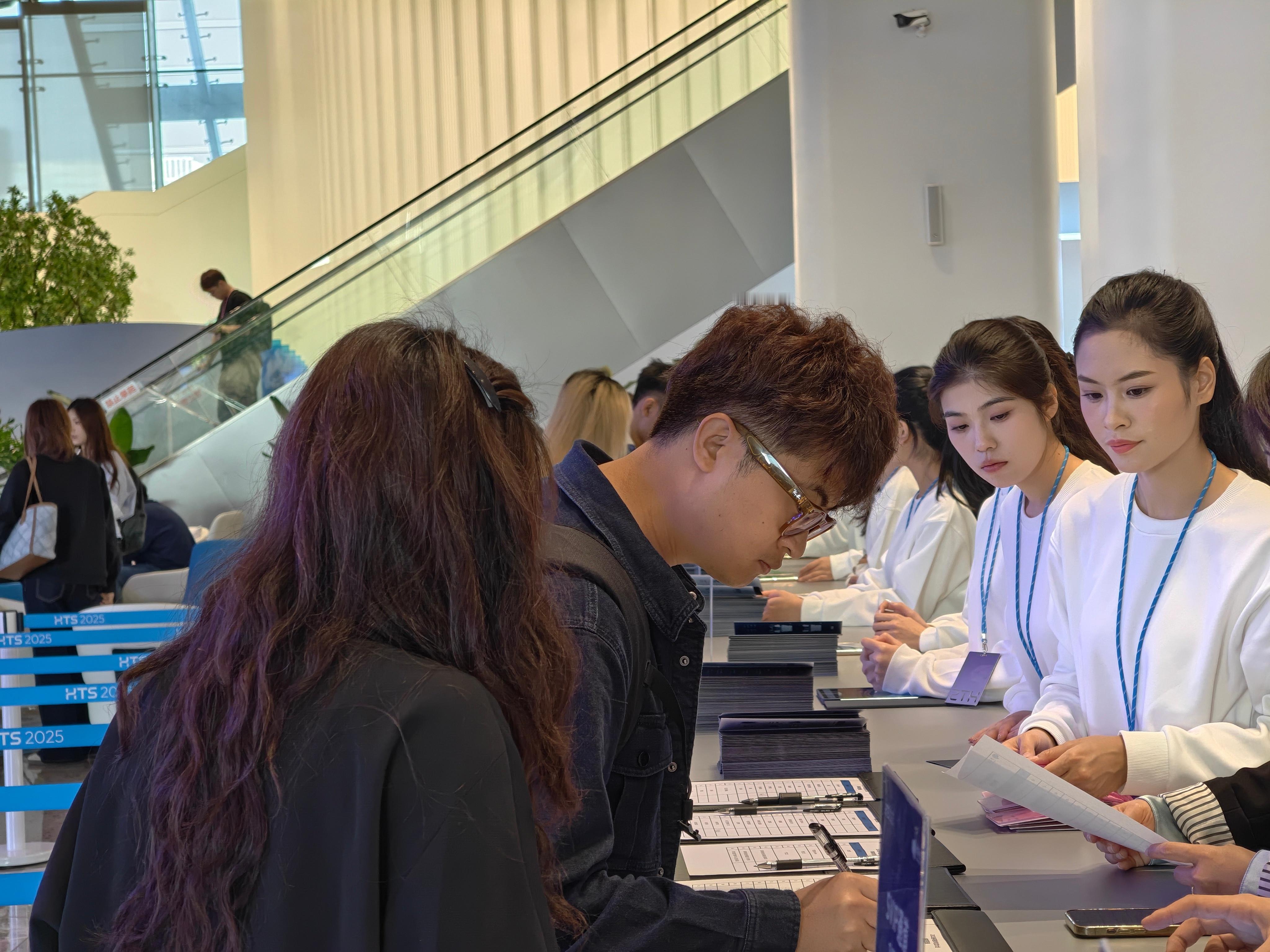 谁是车圈董事长第一帅我不说。