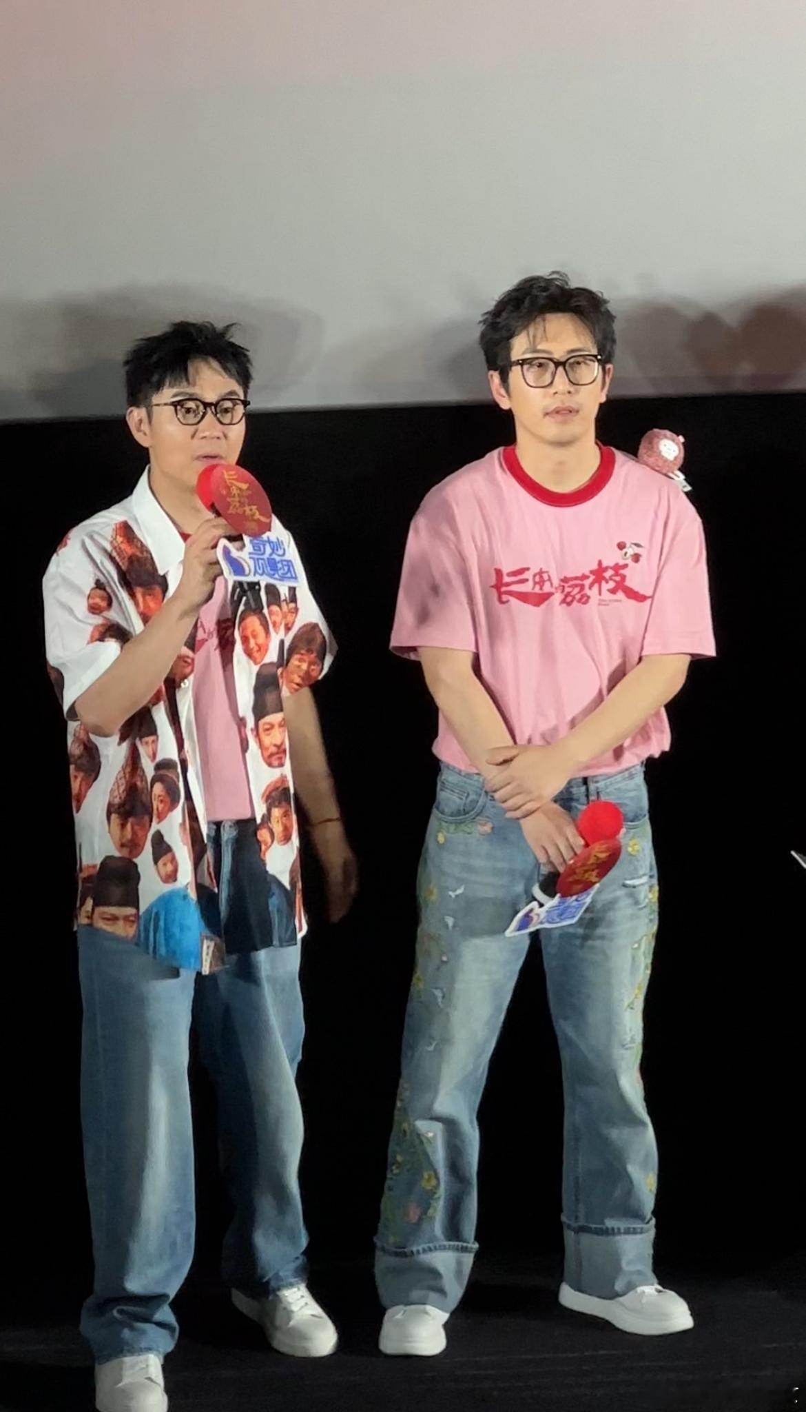 说一千道一万，中国电影要想卖座就离不开喜剧元素，轻松一点讲故事，先让观众笑着看故