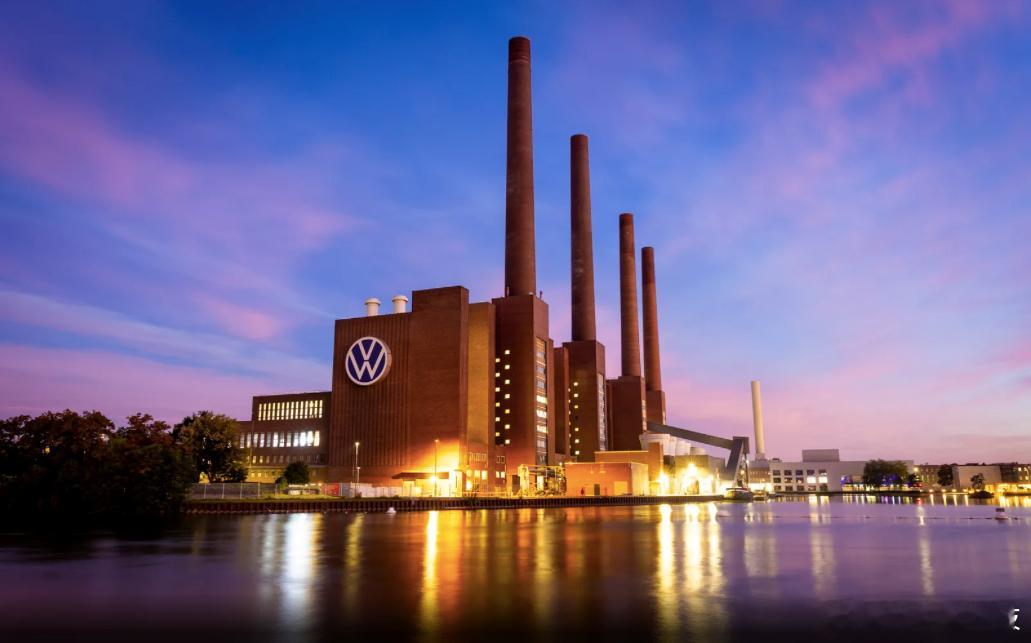 【 利润暴跌61%】德国大众汽车公布2025年前三季度净利润仅34亿欧元，同比锐