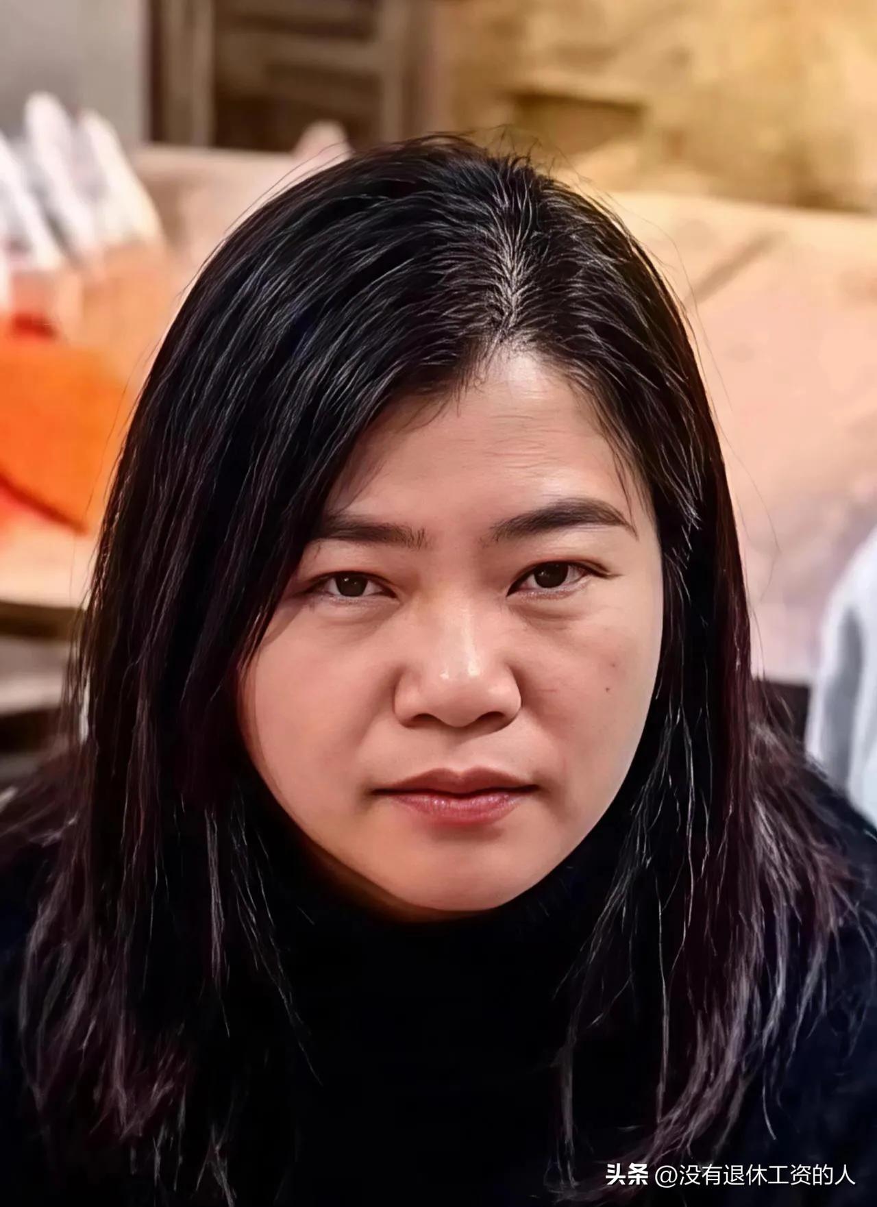 河北泼汤女已被找到，在一家婚庆公司搞策划，因这件事情已经被公司解除了劳动合同。