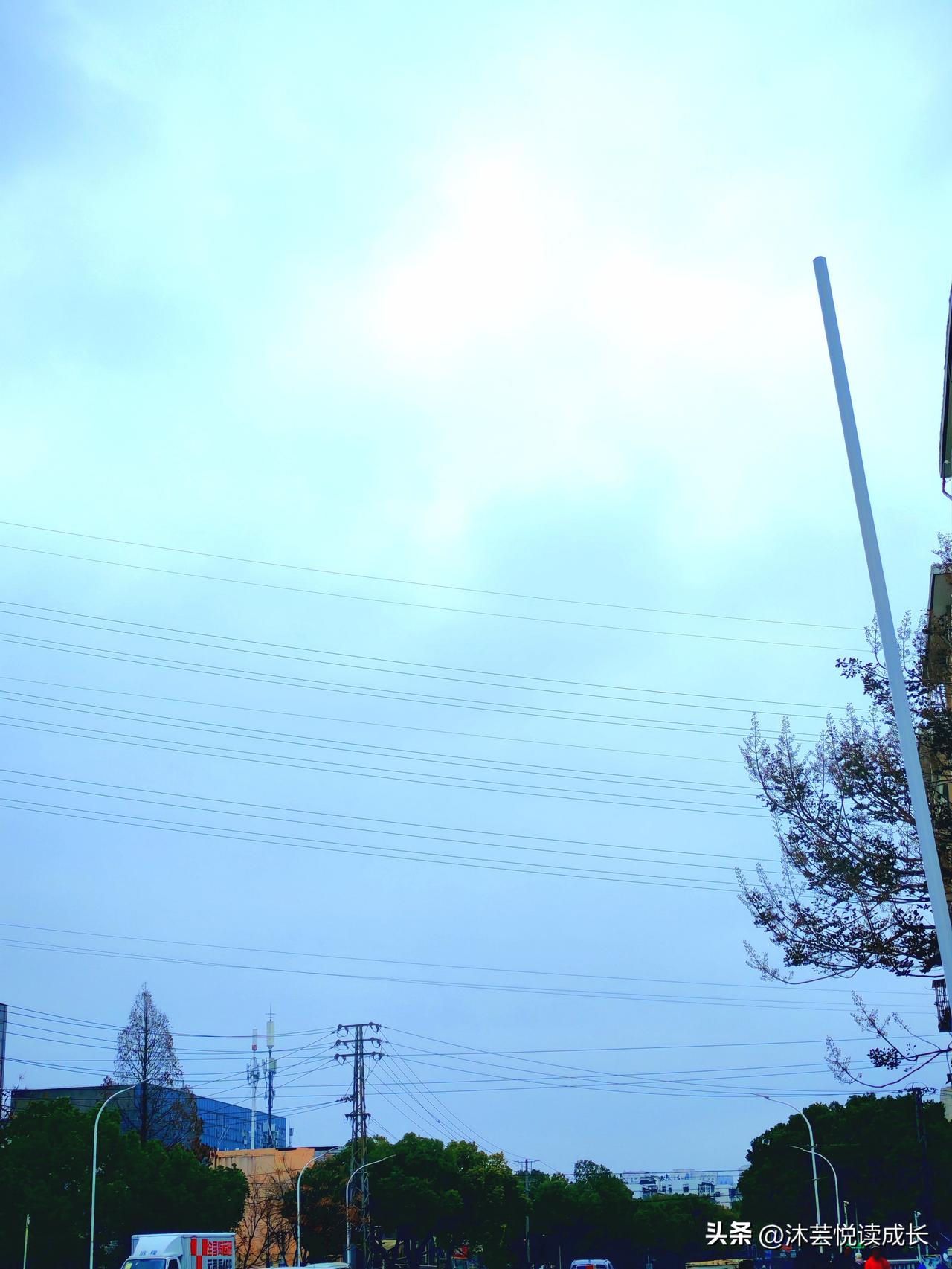 人到退休，最忌天天做这3件事，伤身体又毁家庭。
 
我楼下王阿姨，退休前身体硬朗