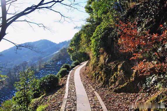 【十里琅珰·郎当十里景不同】十里琅珰原是古时候货郎挑担从钱塘江边道龙井、灵隐的近