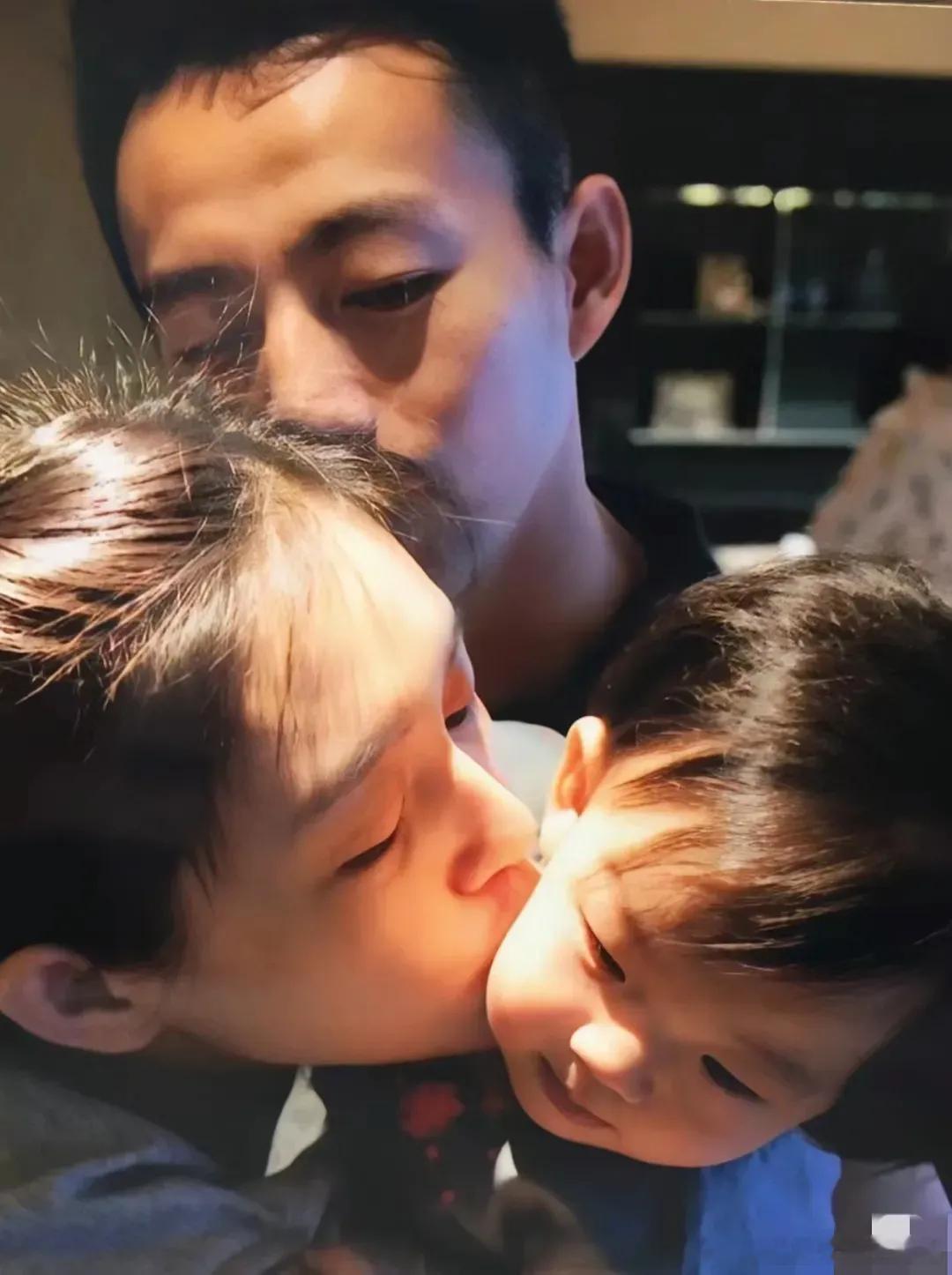 汪小菲客观来说，您和前妻已经离婚很久了，当然不是一方的问题，肯定都有，目前听说抚