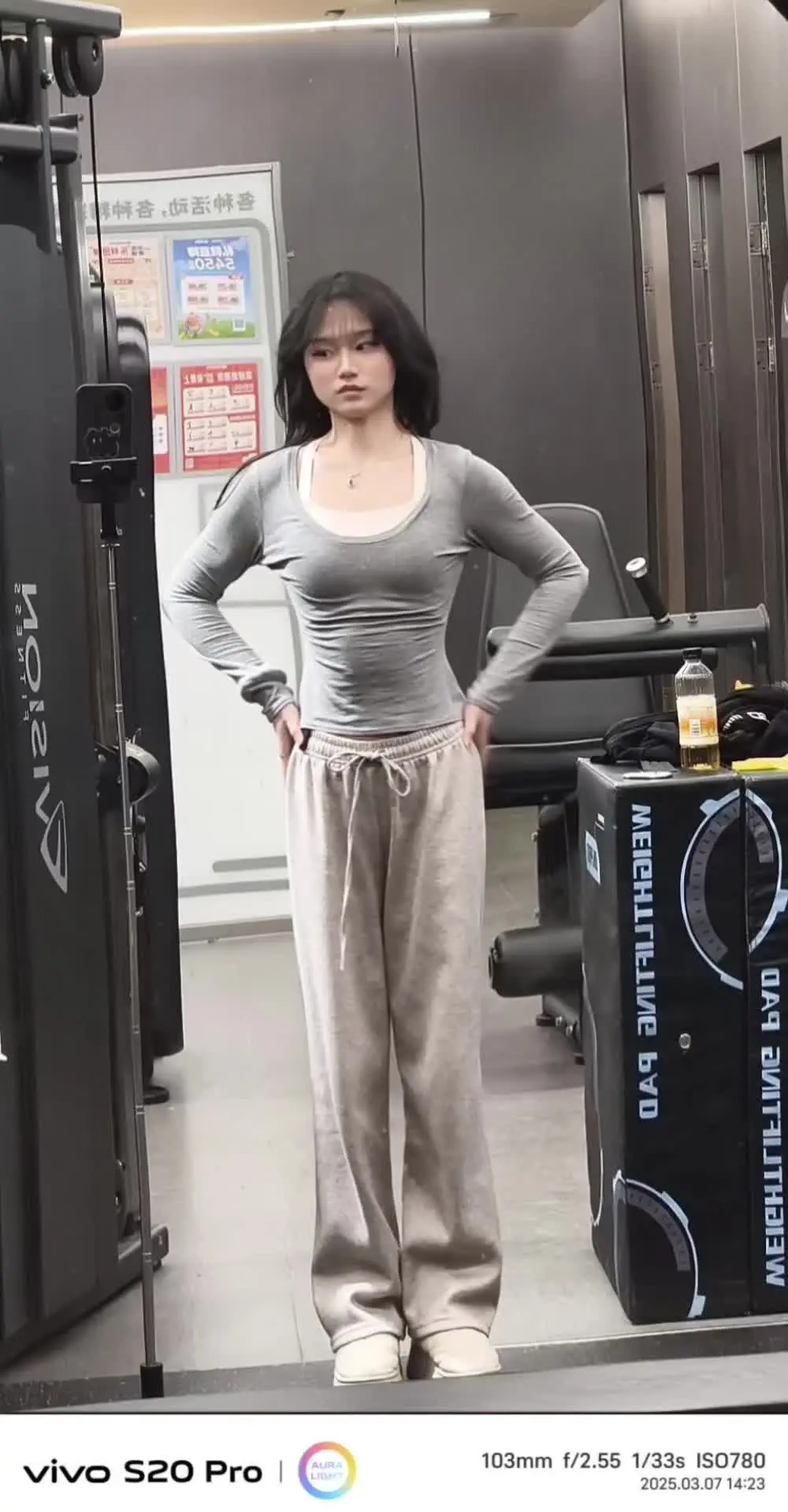 大家好这是我的正面侧面后面 大家好这是我的正面侧面后面。腰臀比健身日常