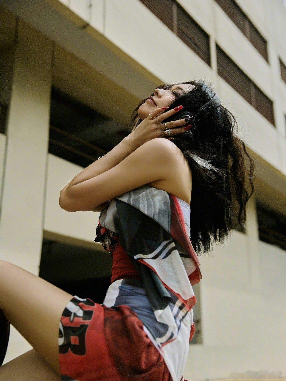 #王霏霏 OMW 舞台首秀#TMEA 音乐节的舞台，属于王霏霏！她用实力诠释了什