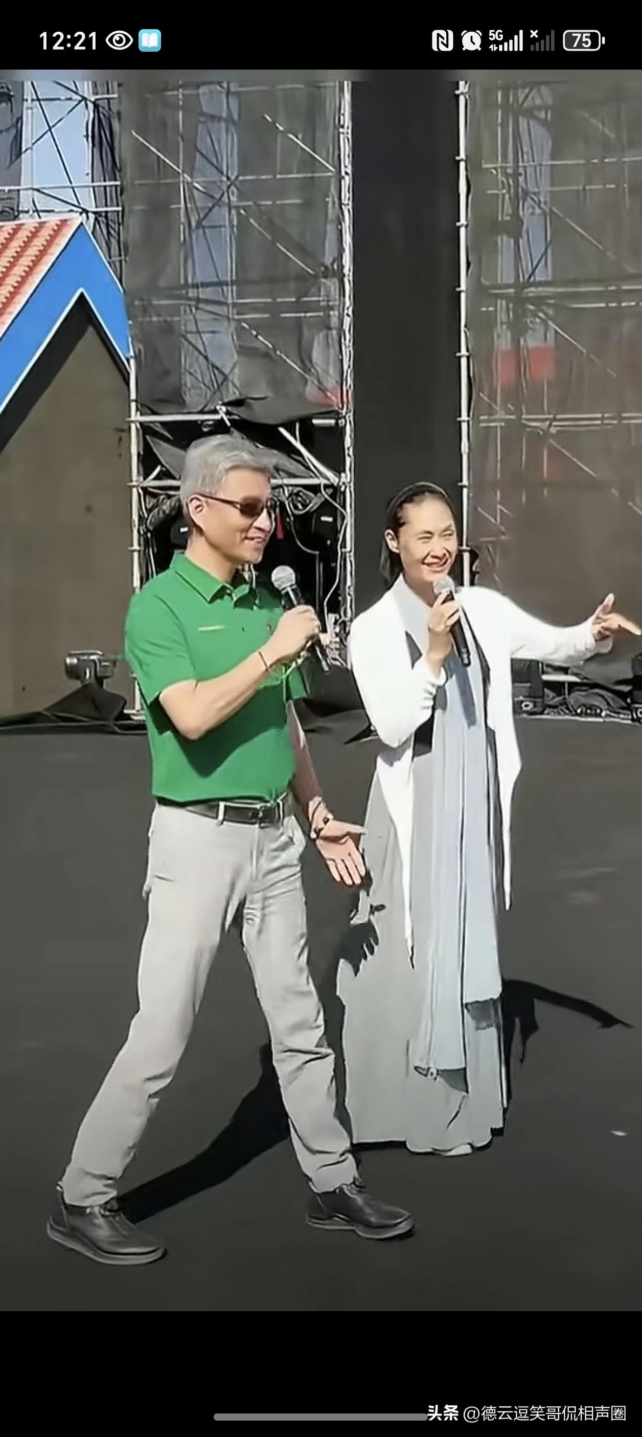 周伟和于文华一起唱情歌那场面还挺有看点，说是帅哥靓妹天生匹配也不为过。周伟作为姜