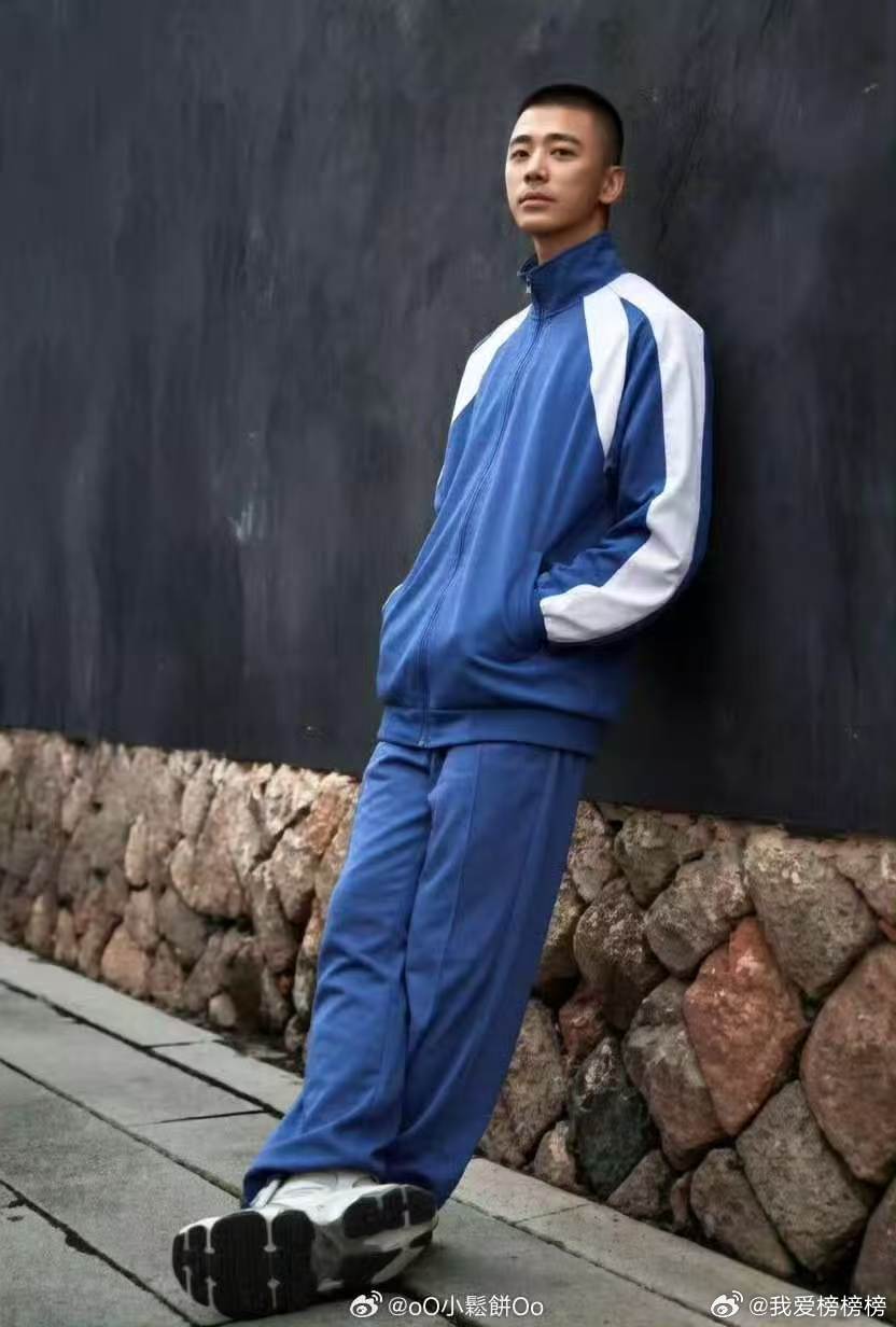 青春不是回头，而是重逢。苏见信喊话穿校服来看演唱会 宣布福州演唱会的服装主题是“