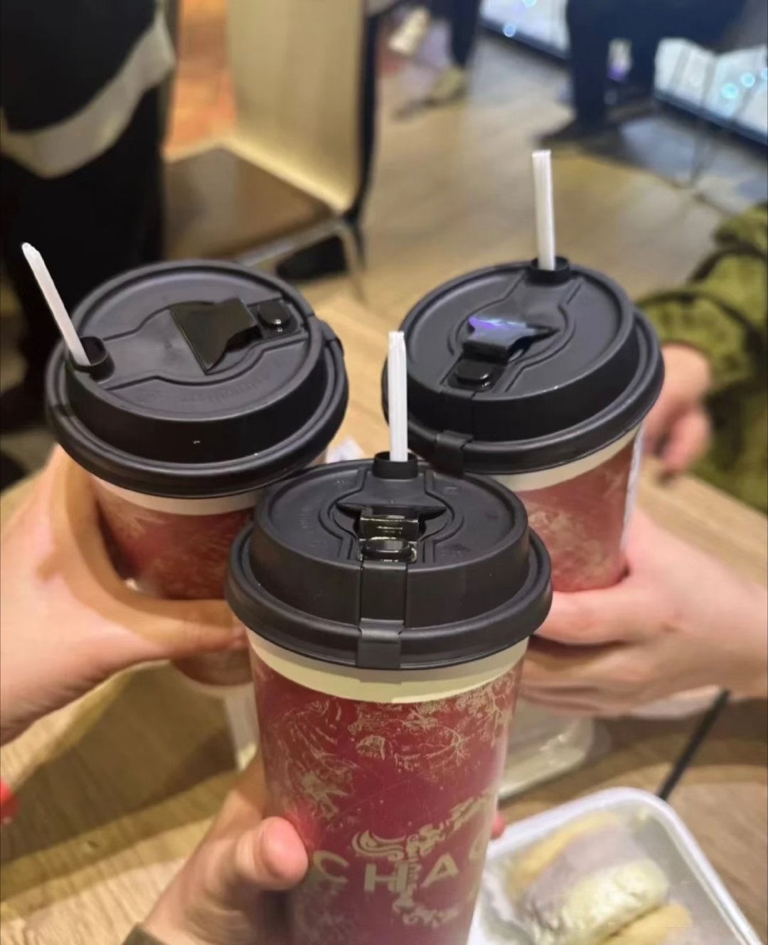 霸王茶姬霸王茶姬 喝伯牙绝弦的人不一定深情，但给你买伯牙绝弦的人必定深情，得遇知