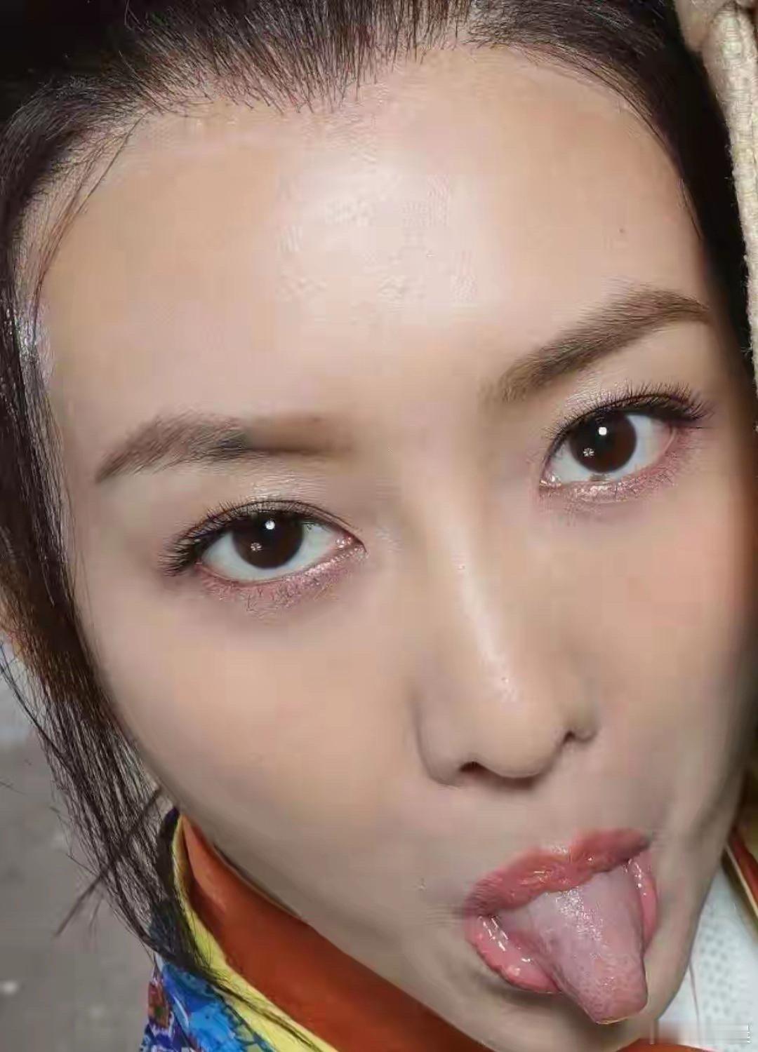 王鸥的怼脸高清图太绝了！高清镜头下五官精致利落，皮肤质感抗打，这骨相真的自带高级