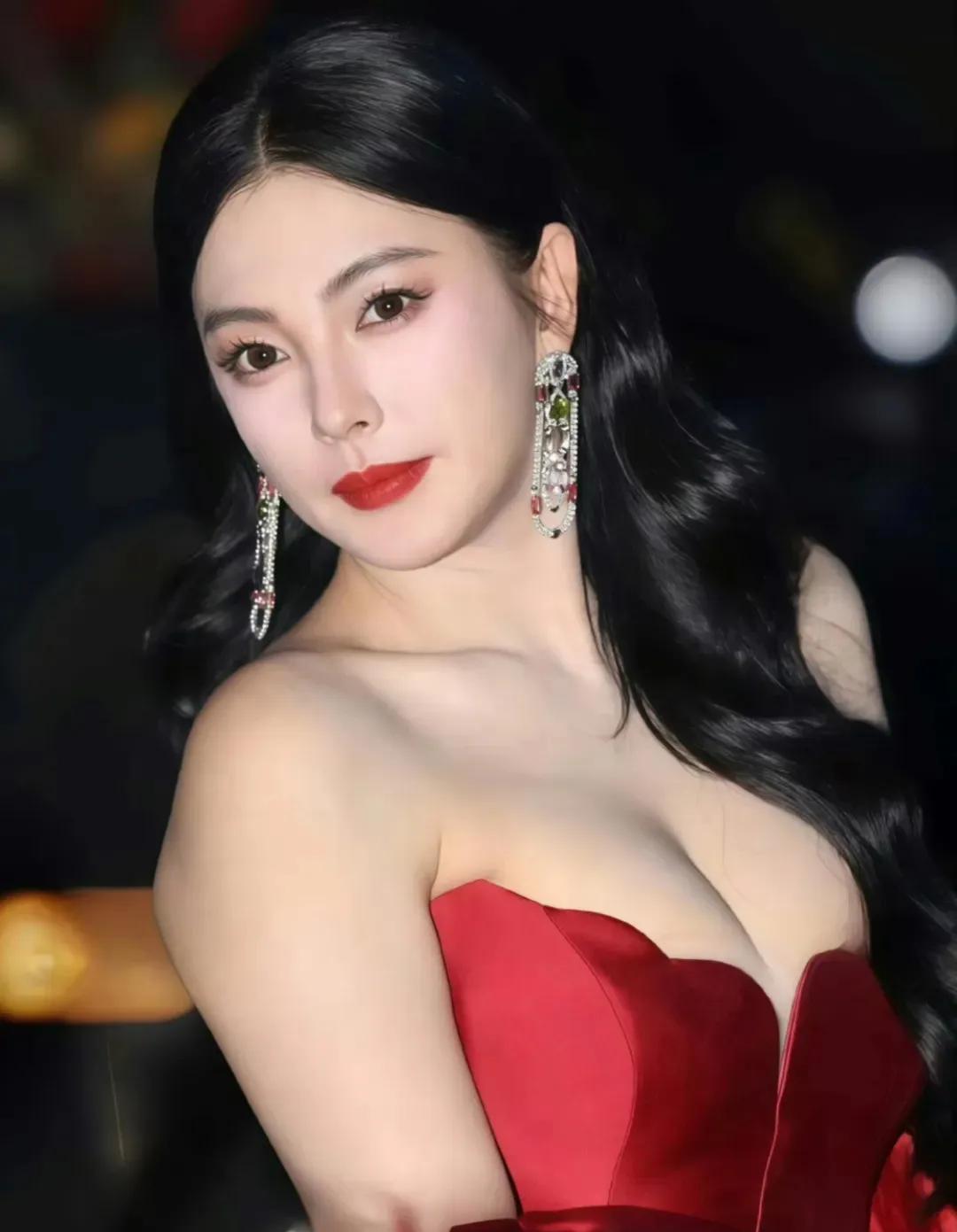 盛世美颜张雨绮，明艳和温柔同时开挂！这御姐范儿太绝了，颜值演技双杀，这姐到底还有