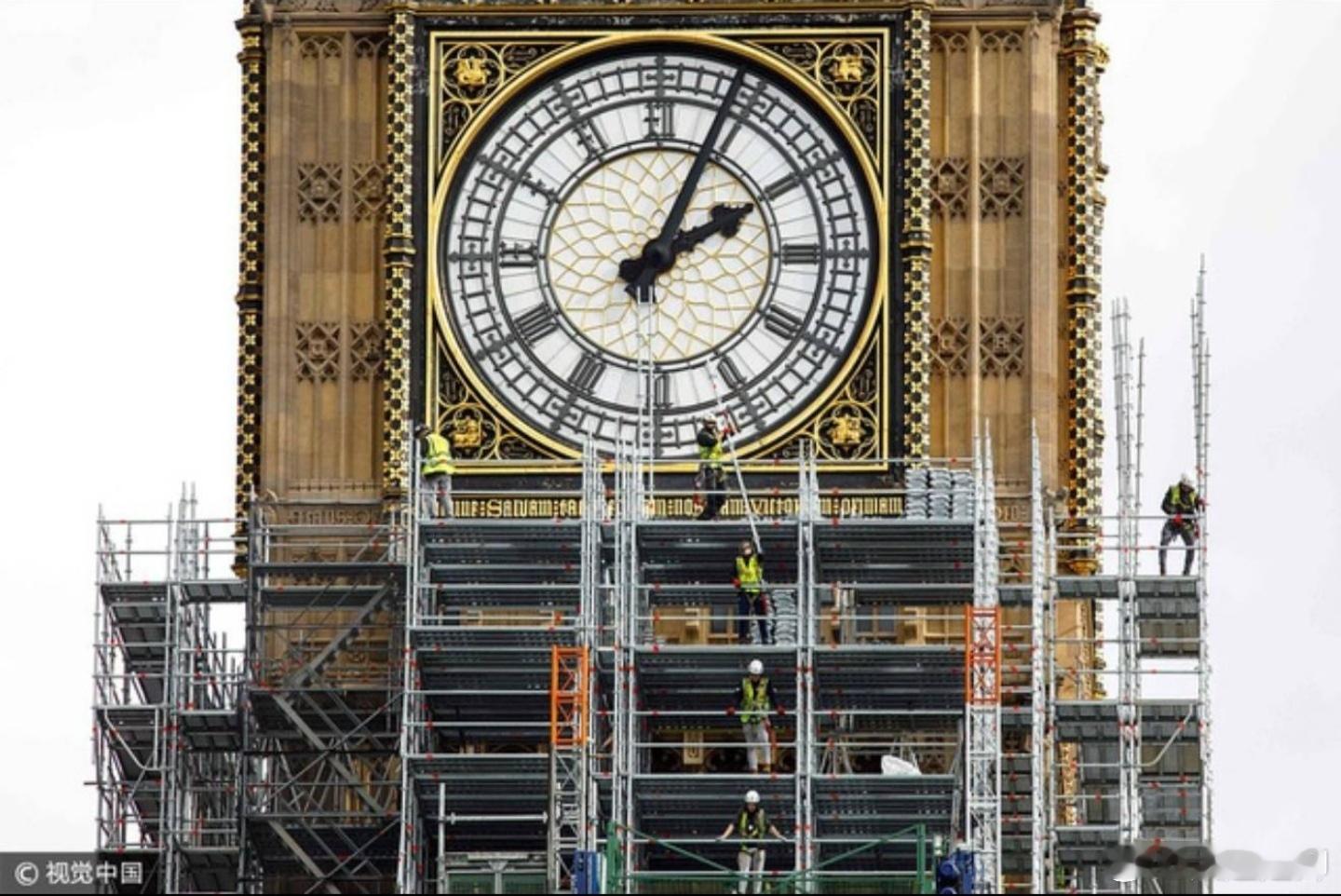 好家伙，围绕着竹竿和钢管的争论已经逐渐演变称面子之争，甚至上升到政治立场、意识形