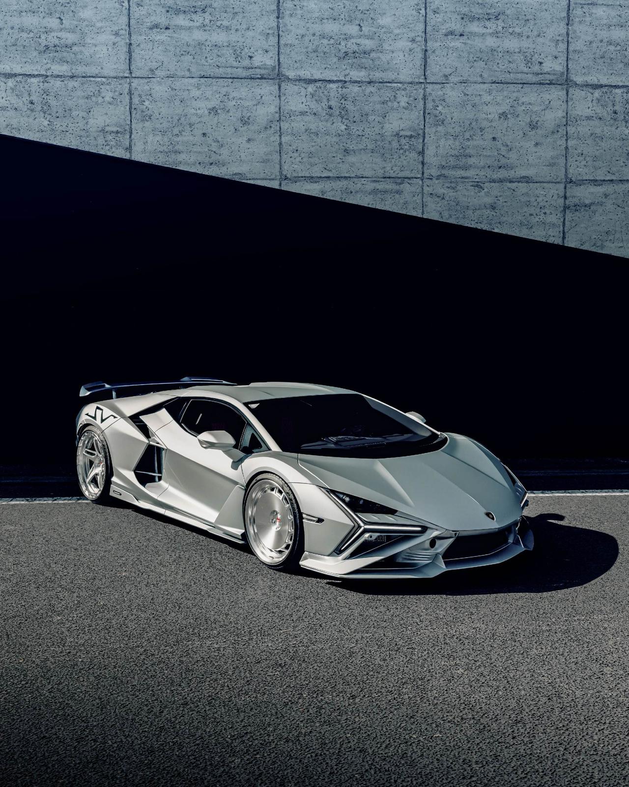全新一代缎面银色兰博基尼Lamborghini Revuelto SV，各位觉得