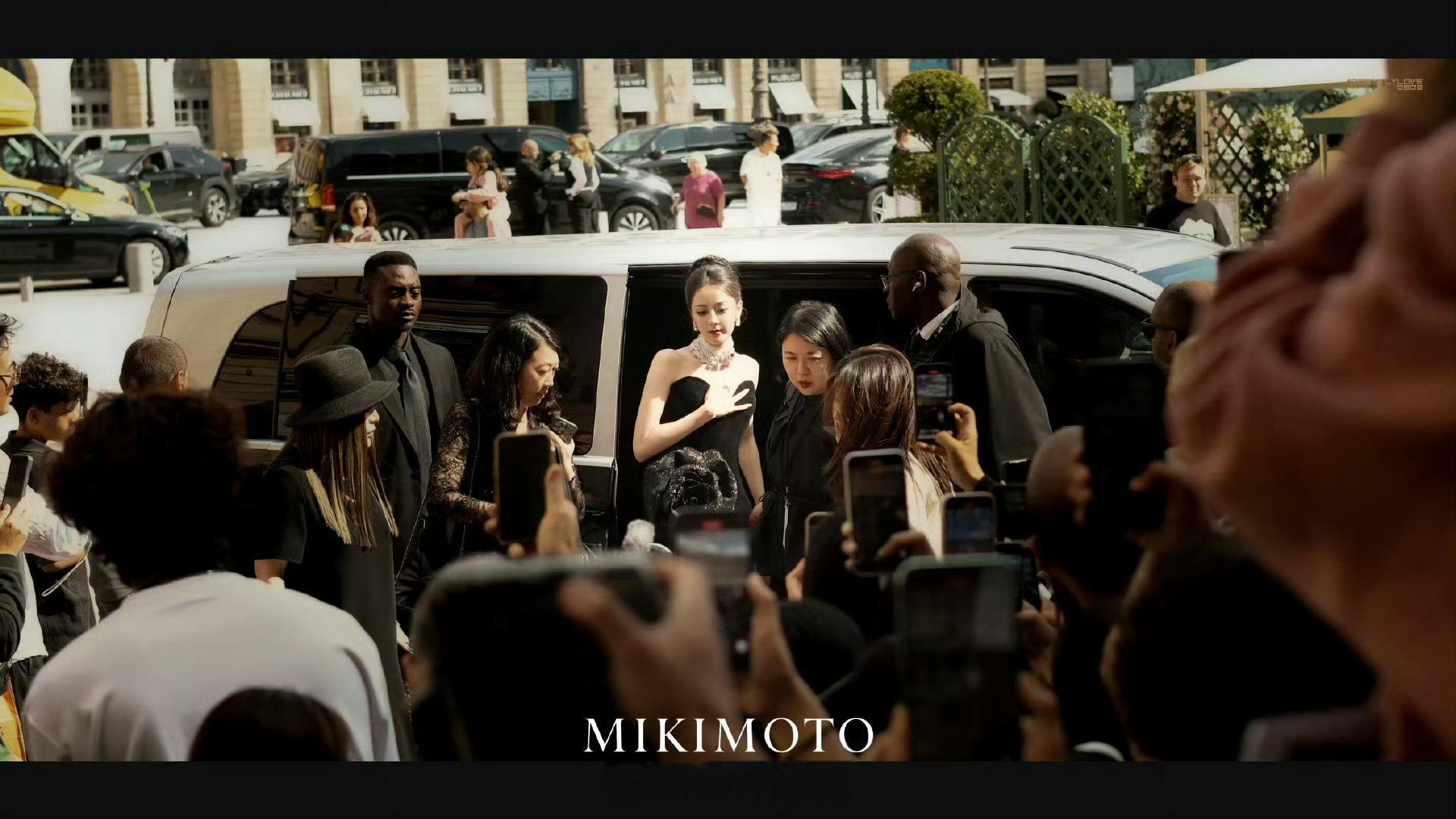 谁懂啊！迪丽热巴天生的大明星。万众瞩目的存在[你好]Mikimoto全球代言人迪