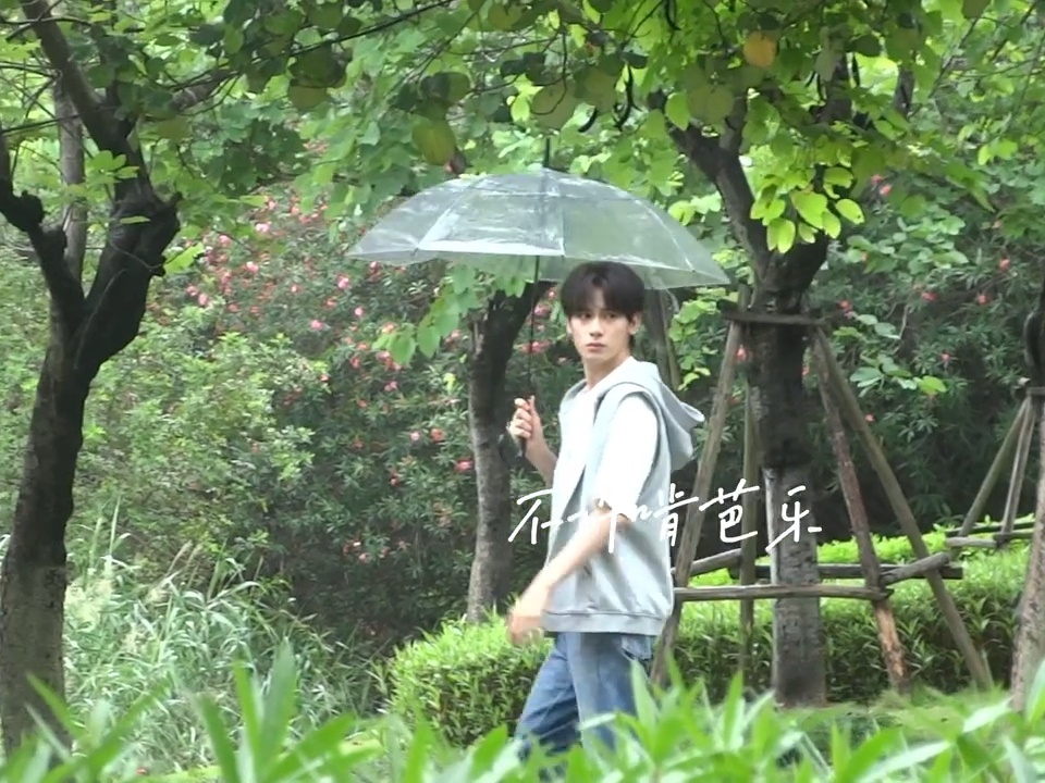胡先煦《潮热雨季未解之谜》首日造型堂堂来袭！特别青春男大特别少年感的谭尽哥哥🥰