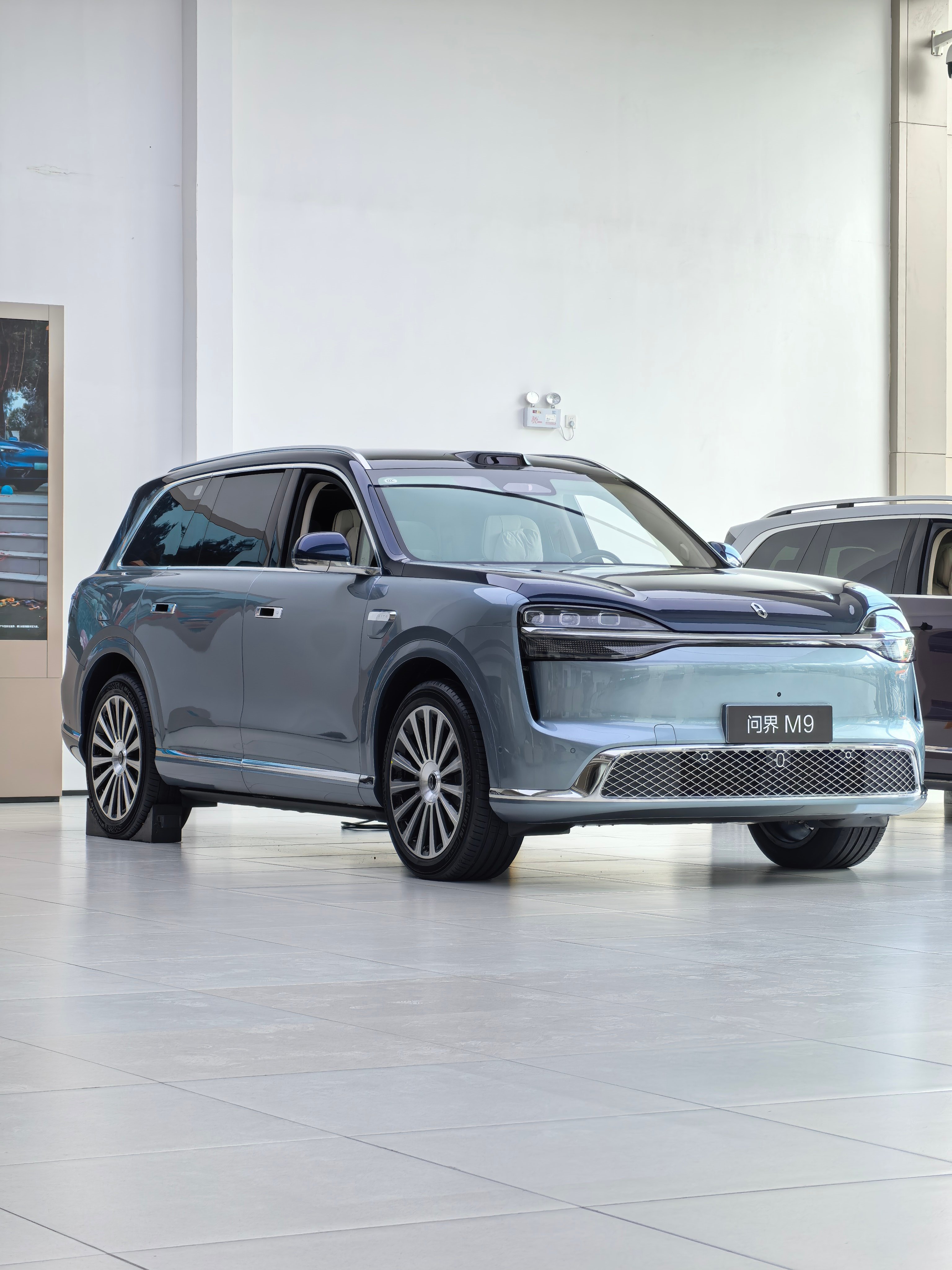🚗趁着保养间隙顺带感受了一下全新一代的M9。还得是M9，新一代这个外观属实好看