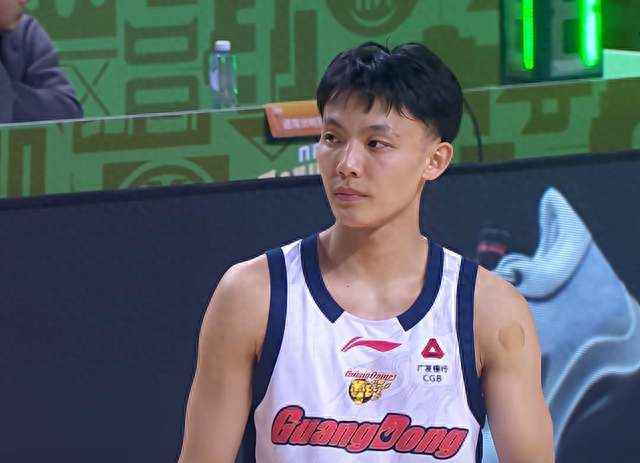CBA季前赛，为何徐杰打得这么挣扎