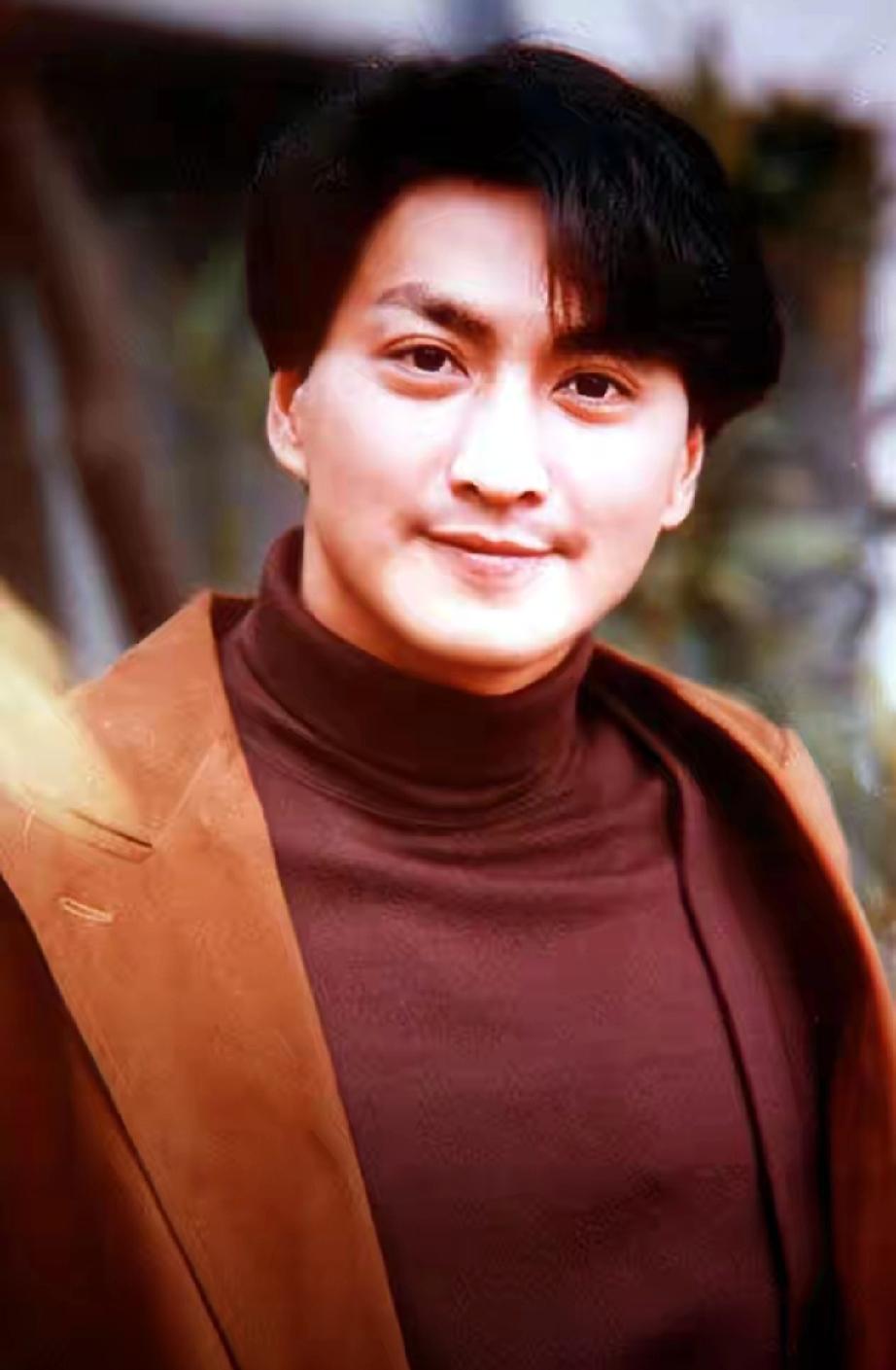 66岁何家劲近况惹唏嘘！身价上亿却病痛缠身，给所有人敲响警钟
 
    近日，