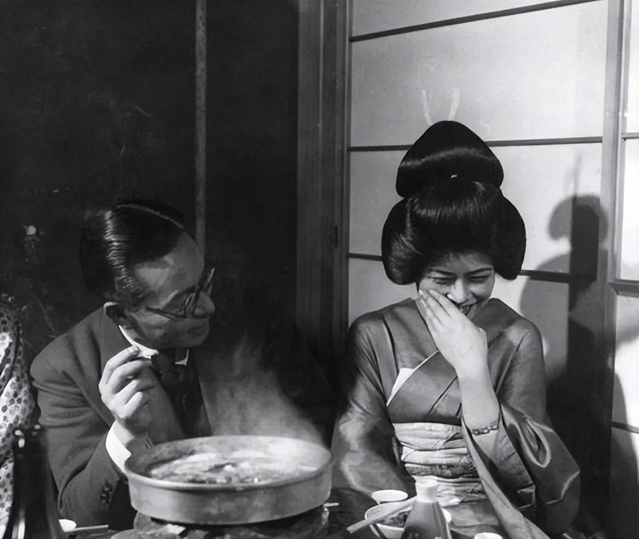 日本的色情产业在全球范围内都是非常有名的，在日本国内更是被视为一种文化符号。然而