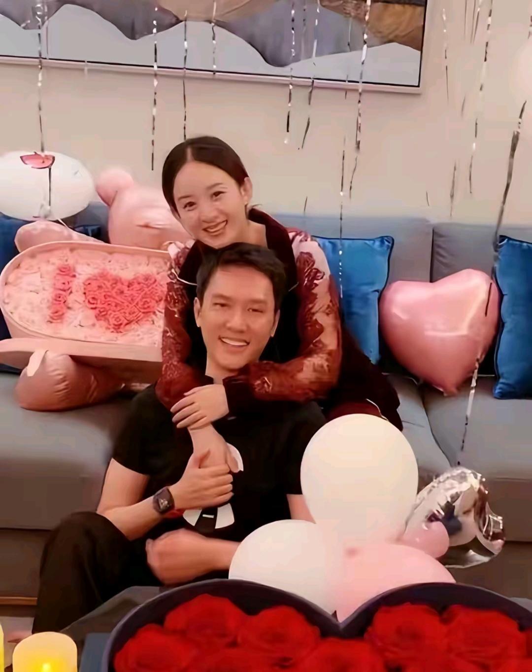 离婚五年，
47岁的冯绍峰没有躺平，
而是一头扎进剧组，
打磨演技，
由他出演的