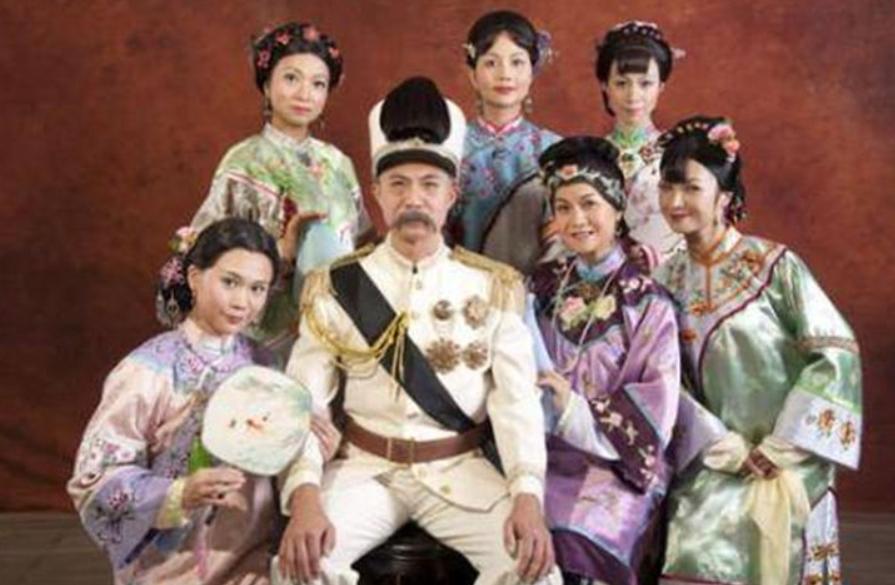 袁世凯10个老婆有多美？3个来自青楼，3个来自朝鲜，个个貌美如花。袁世凯复辟帝制