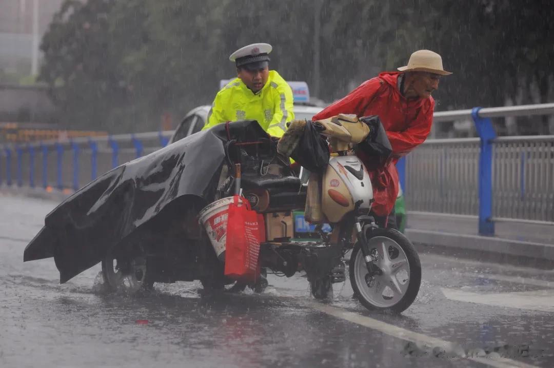 邢台临城赵庄梁家庄站降雨创了世界纪录？
994.6毫米。
莆田国家站的雨量达52