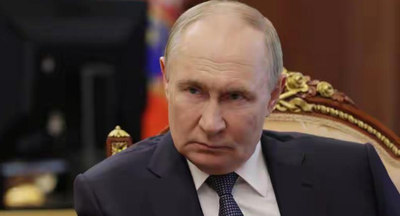 普京这次怕是真失算了。中亚俩斗了二十年的“死对头”，竟火速和好。为保一条铁轨，他