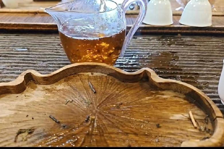 58岁的我在一家科技公司做仓管，项目多的时候发货，收货凑到一起，忙的脚不沾地，大