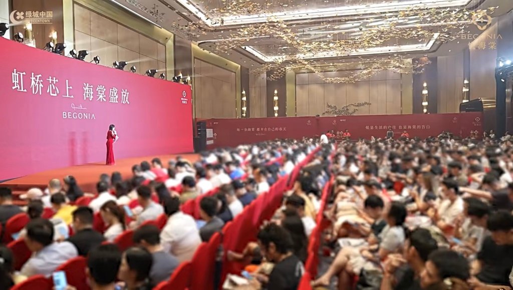 【上海4天两个改善型楼盘日光】继7月末徐汇滨江豪宅项目开盘售罄后，8月上旬，上海
