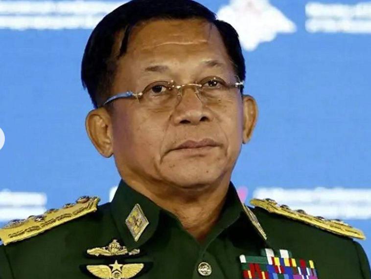 谁也没想到，阅兵都结束了，外国政要们一个接一个离场，缅甸那个穿着军装的代总统却还