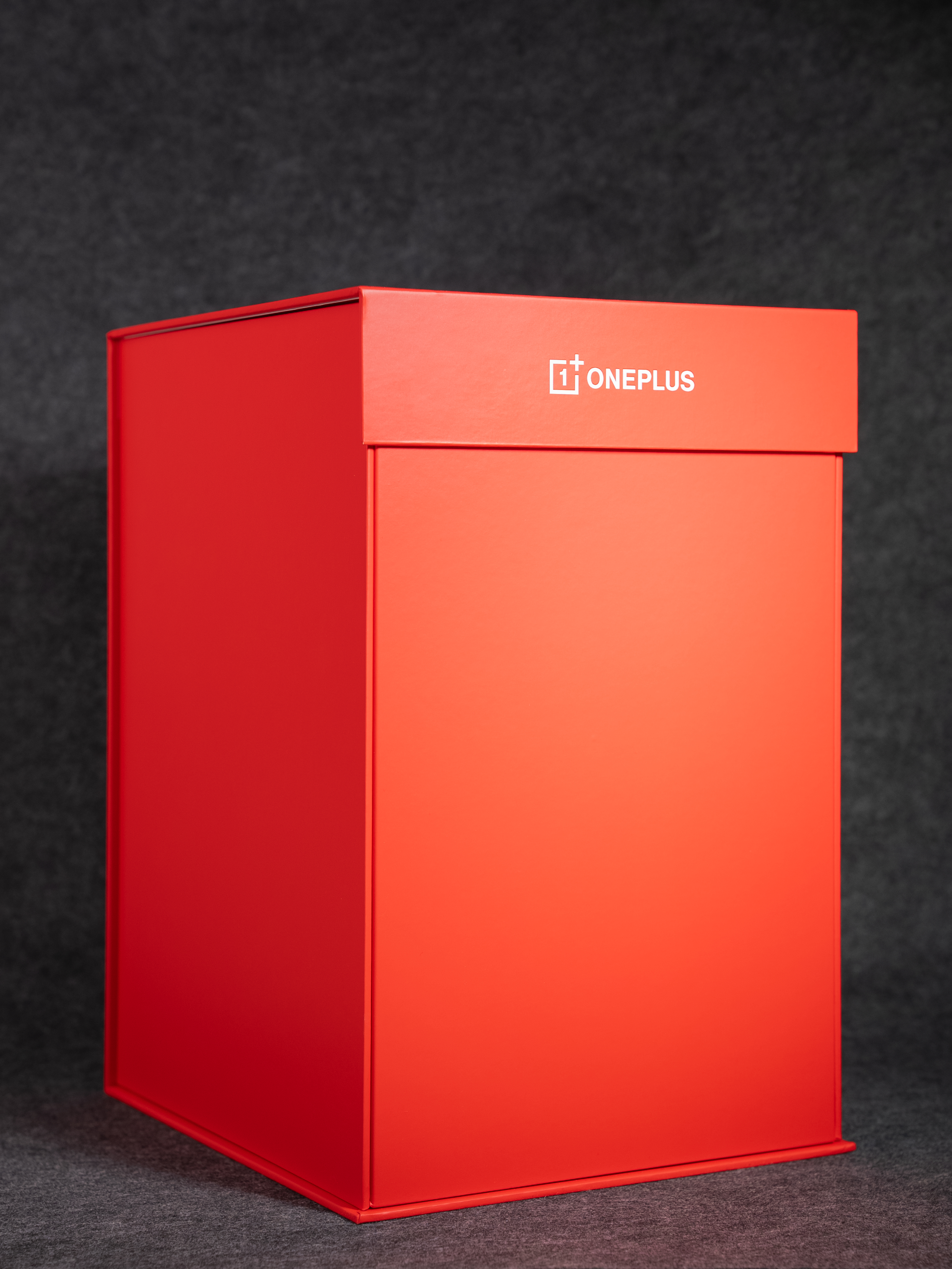 新一代「小屏大魔王」一加15t ，将于 3 月 24 日正式发布这次邀请函延续一