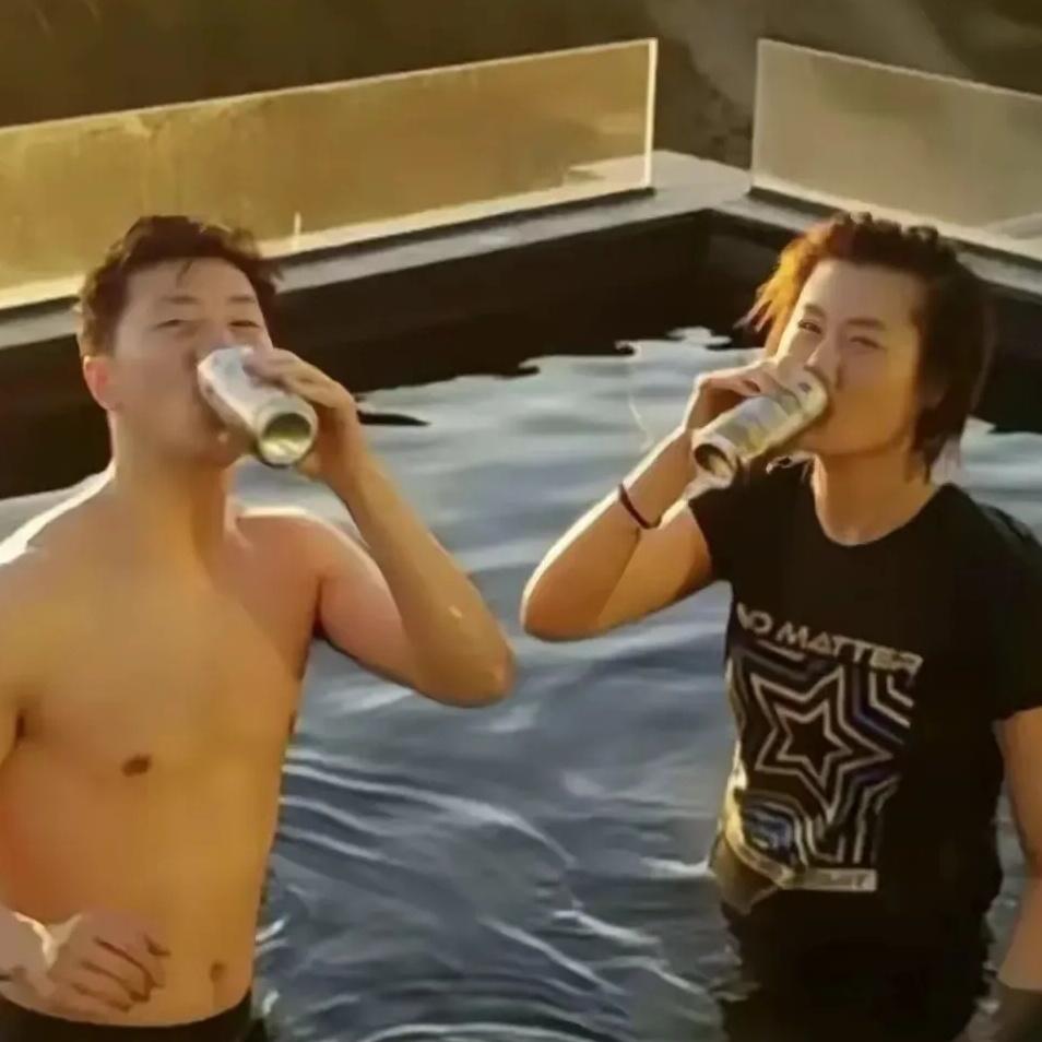 马龙是男队队长啊。

在我心中，他打球超厉害的。

丁宁呢，女队队长啊。

那也