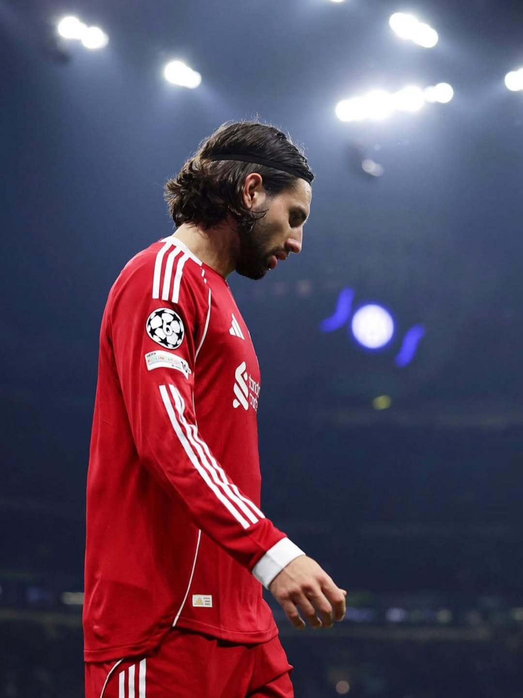 索博斯洛伊欧冠联赛索博斯洛伊 无论光影深浅都是绝佳美颜深邃轮廓 